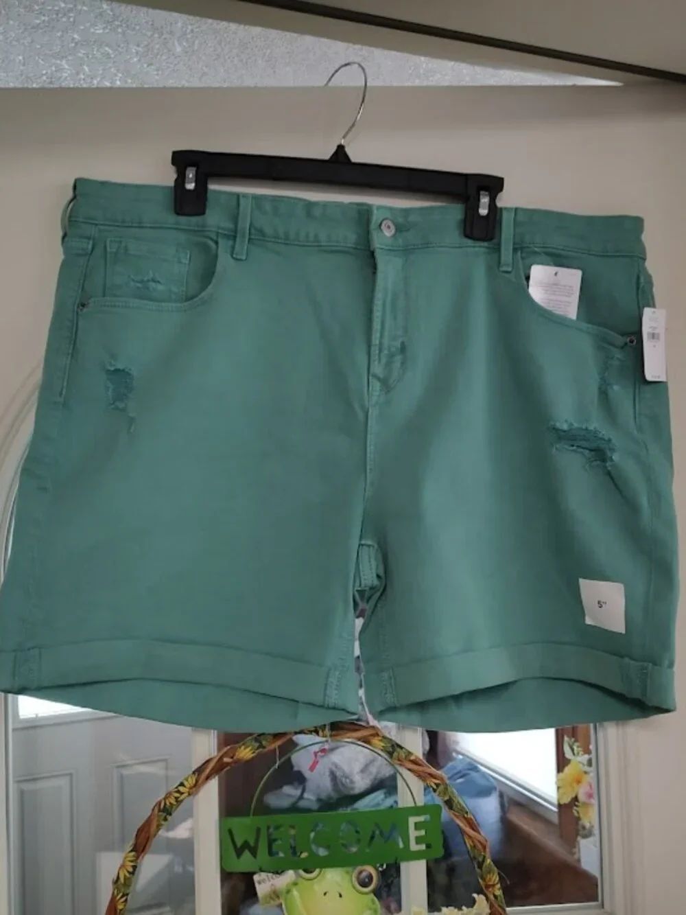 New Old Navy Green Mid Rise 5 Inch Inseam Shorts Size Women's 18